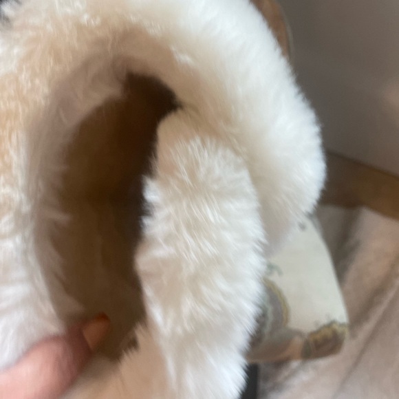 Kohls boots wore a handful of times sz 10 - Picture 2 of 3